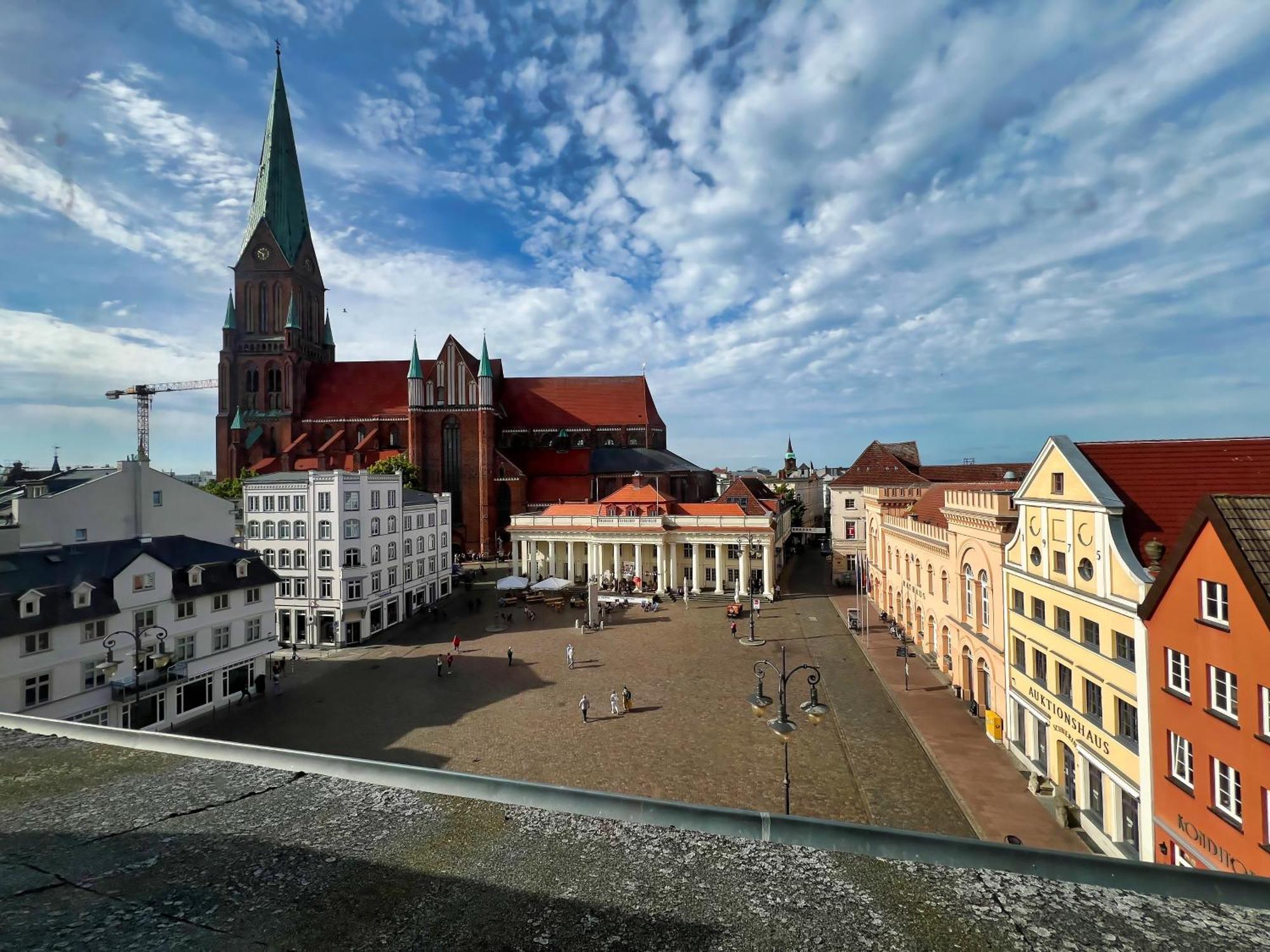 Nr 3 Lichtdurchflutetes Apartment Am Historischen Marktplatz 66 Qm #Cosiness Company 23 Schwerin  Extérieur photo